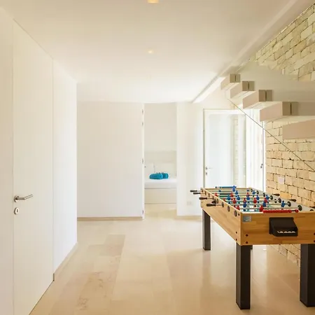 Panitria * אוסטוני